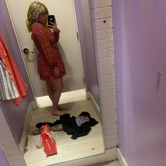 Red Floral Neck Piece Ruched Dress - Picture 4 of 7